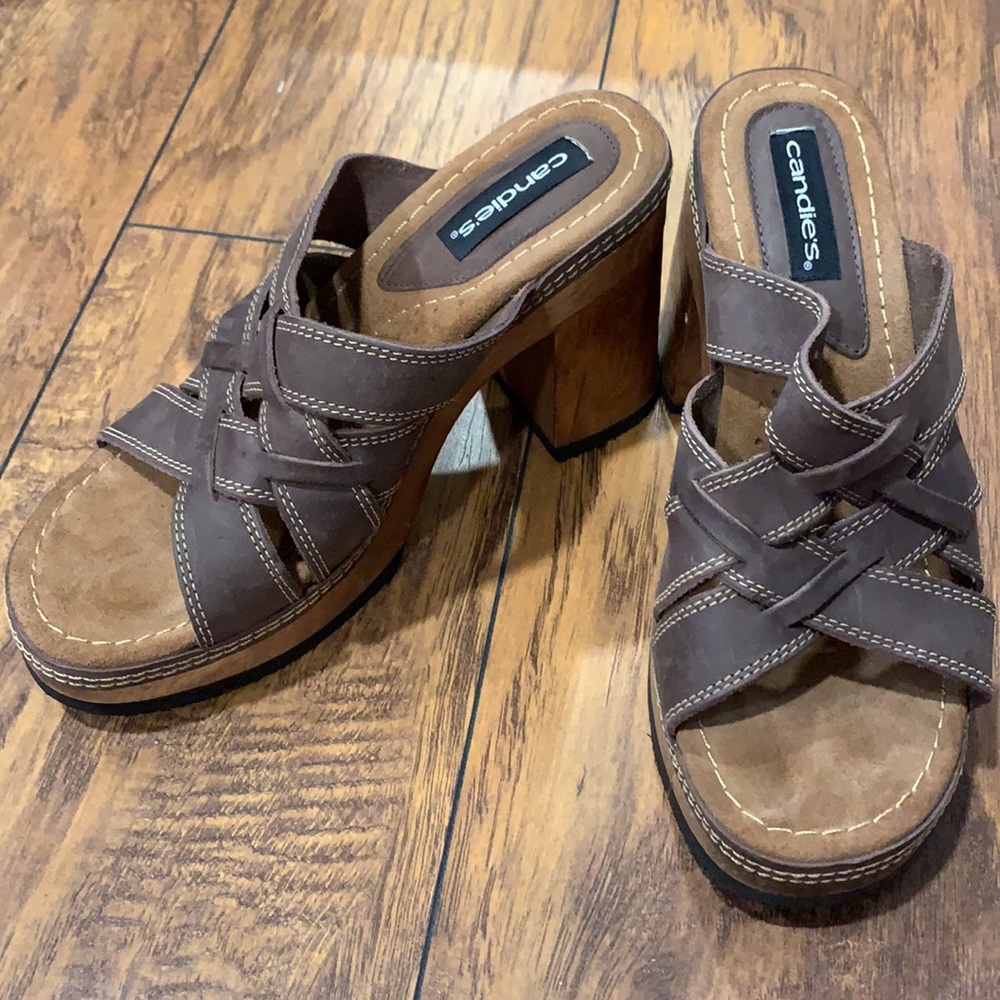 Candie’s 90s Chunky heel sandals. Wood/Leather 10M